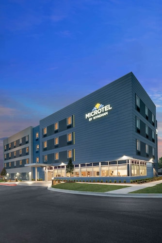 Microtel Inn & Suites by Wyndham Hot Springs