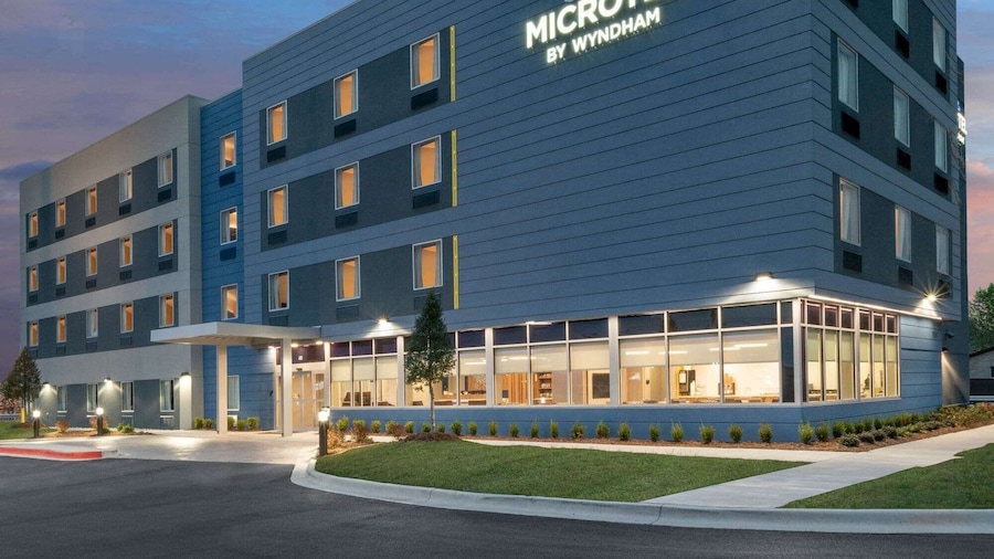 Microtel Inn & Suites by Wyndham Hot Springs