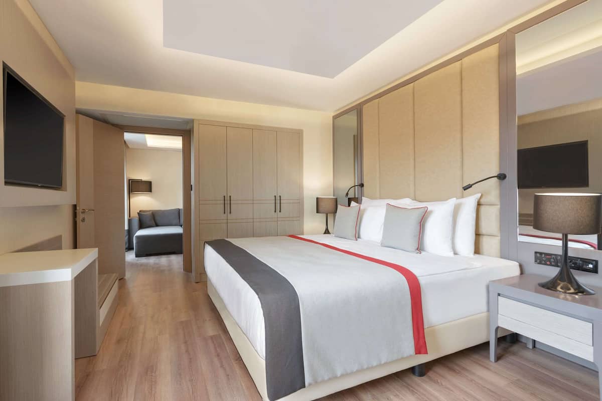 Hochwertige Bettwaren, Minibar, Zimmersafe, Schreibtisch