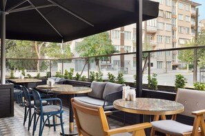 2 restaurantes, café da manhã, culinária internacional