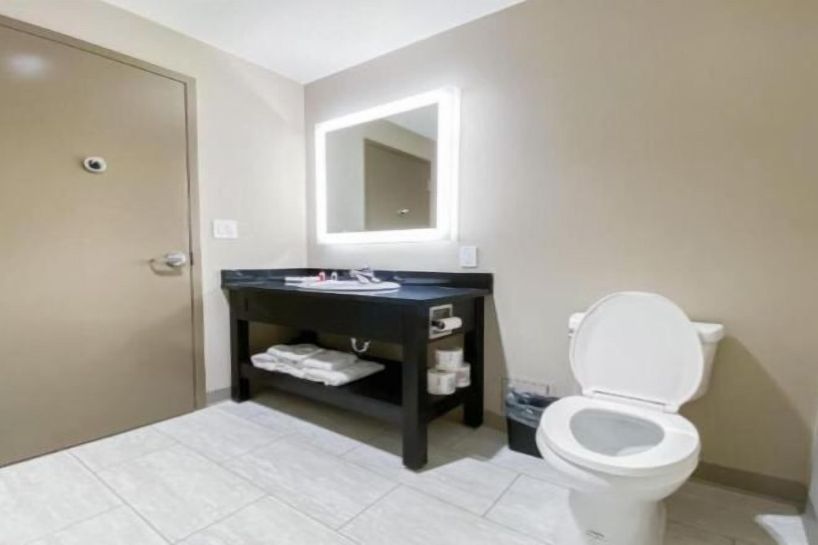 Badrum | Badkar/dusch och handdukar