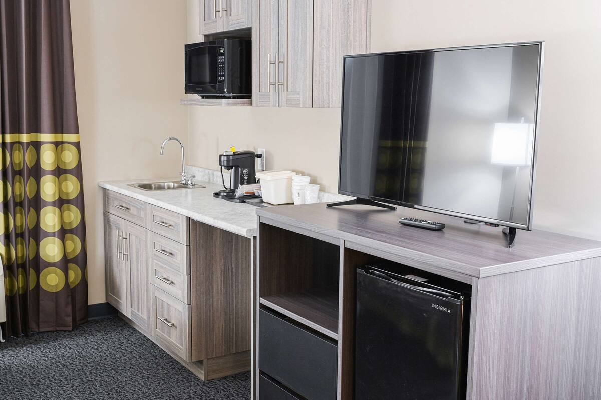 studio suite, 2 queen beds, non smoking | free wifi, bed sheets