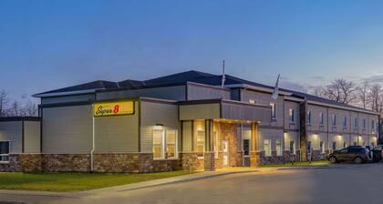 Super 8 by Wyndham Moosonee