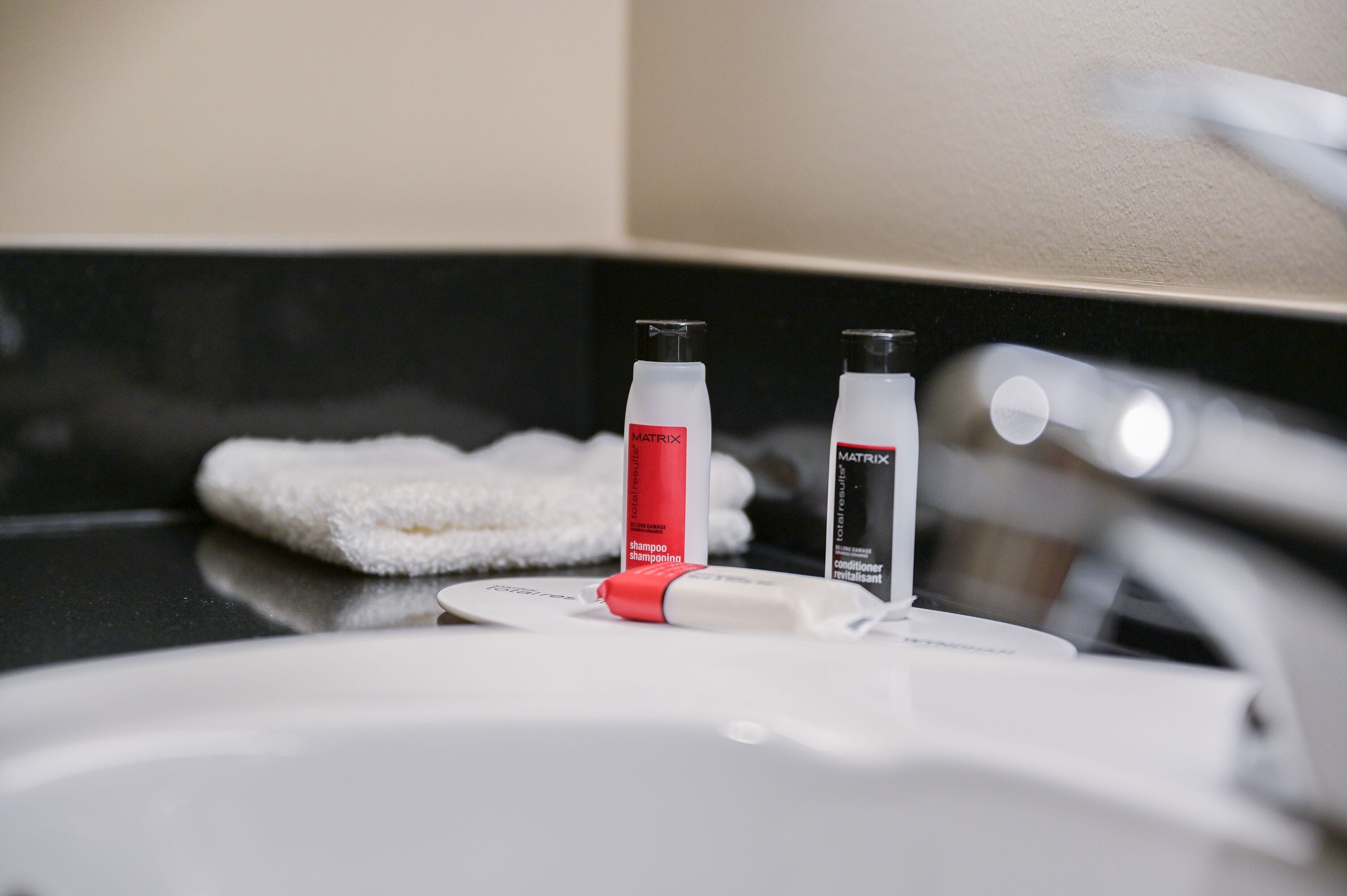 studio suite, 2 queen beds, non smoking | bathroom | combined shower/bathtub, towels