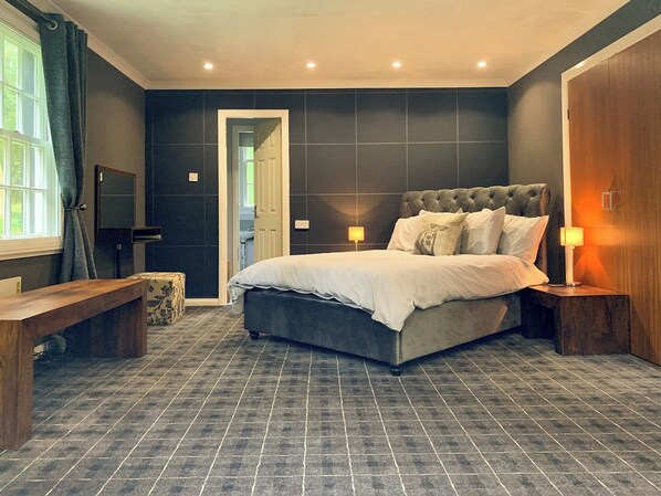 3 bedrooms, free WiFi, bed sheets - 3 bedroom accommodation in Ross, near Crieff (Ross, near Crieff)