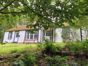 Exterior - 3 bedroom accommodation in Ross, near Crieff (Ross, near Crieff)