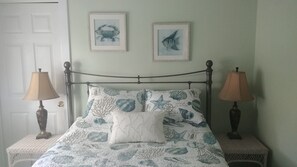 1 bedroom, iron/ironing board, WiFi, bed sheets - Discover Onancock... "a little slice of nowhere else." (Onancock)