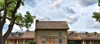 Bed&Breakfast in a 1795 Log Cabin on working farm, Margaret Baylor-Swoope suite