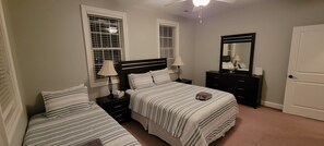 6 chambres, fer et planche à repasser, lit parapluie, Wi-Fi gratuit