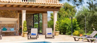 Villa Lagoon. Lovely stone built Mallorcan finca with private pool.