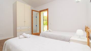 4 Schlafzimmer, Bügeleisen/Bügelbrett, kostenloses WLAN, Bettwäsche