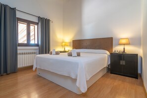 4 Schlafzimmer, Bügeleisen/Bügelbrett, kostenloses WLAN, Bettwäsche