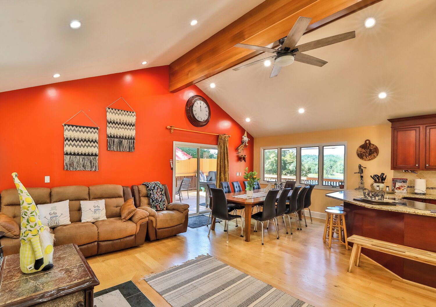 Smart TV, fireplace, video-game console, Hulu