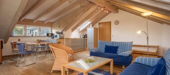 Beautiful Top Floor Holiday Apartment "Schleinseeblick" with Lake View