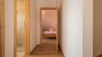 2 Schlafzimmer, kostenloses WLAN, BettwÀsche