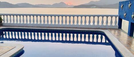 Et oppvarmet basseng