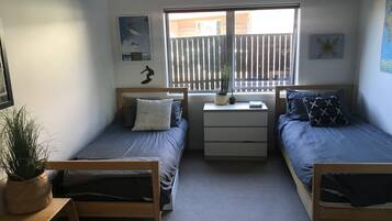 4 bedrooms, desk, free WiFi, bed sheets
