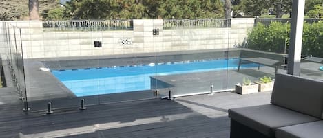 室外游泳池,恒温泳池