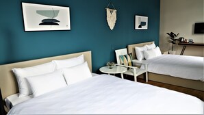 Deluxe Quadruple Room | Desk, laptop workspace, soundproofing, free WiFi - THE MIST DALAT (Xuan Huong - Da Lat)