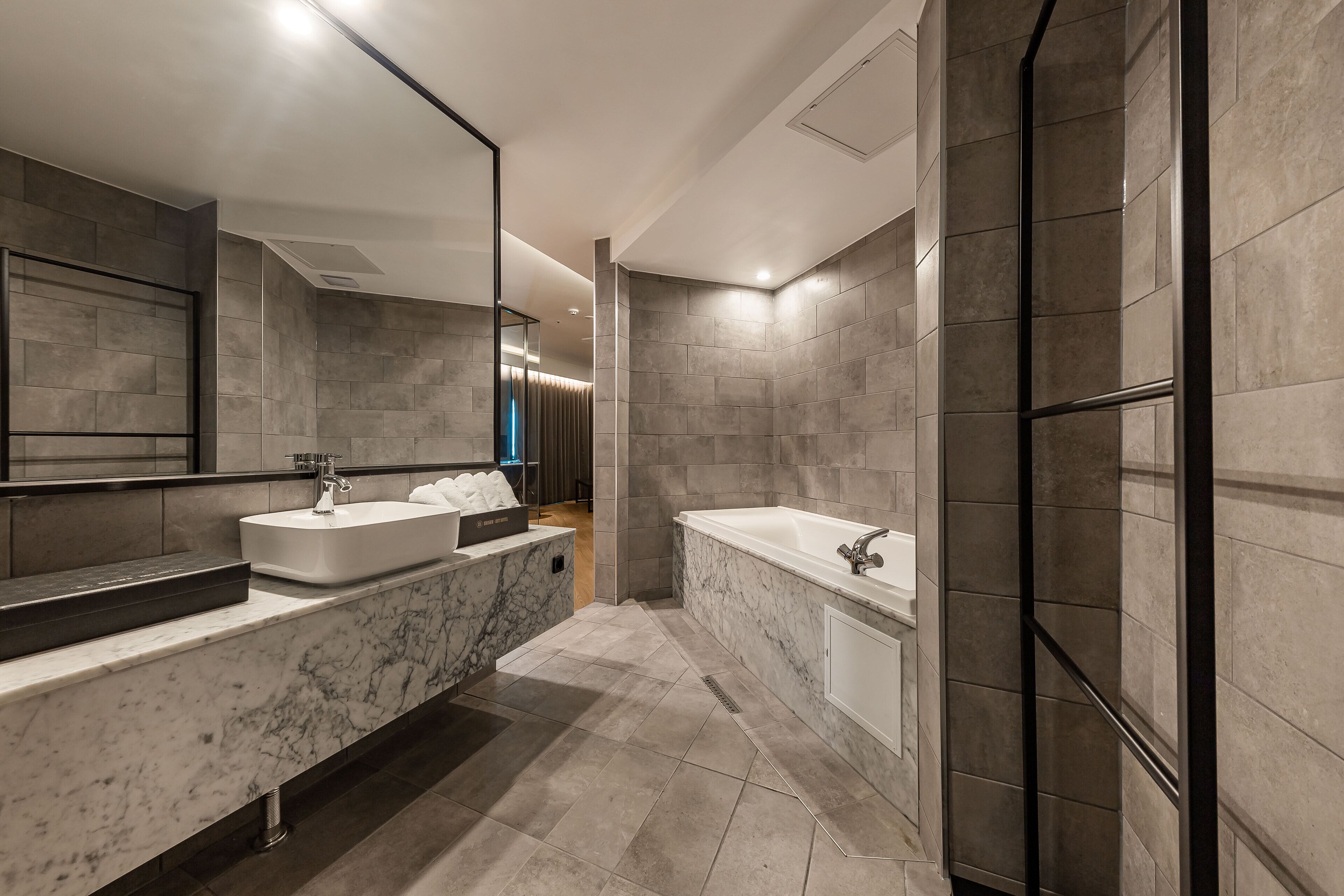 royal twin room | 1 bedroom, down duvets, free minibar, individually furnished