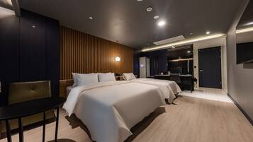 Premium Twin Room | Down comforters, free minibar, individually furnished, desk