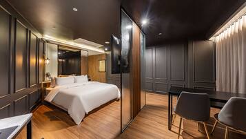 Premium Double Room | Down comforters, free minibar, individually furnished, desk