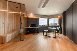 Royal-Zweibettzimmer | Daunenbettdecken, kostenlose Minibar, individuell eingerichtet