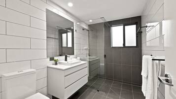 Shower, rainfall showerhead, towels