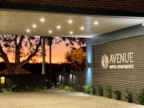 Front of property - Avenue Motel Apartments (South Toowoomba)