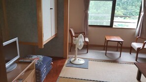 Habitación cuádruple, para no fumadores | Escritorio y wifi gratis