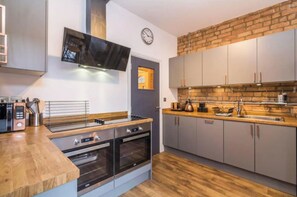 Fridge, microwave, oven, dishwasher