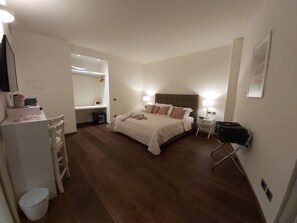 Habitación triple | Sábanas de algodón egipcio, ropa de cama de alta calidad, caja fuerte
