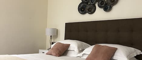 Chambre Triple | Draps en coton égyptien, literie de qualité supérieure