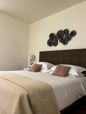 Triple Room | Egyptian cotton sheets, premium bedding, in-room safe, laptop workspace