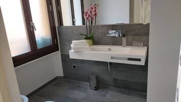 Dreibettzimmer | Badezimmer