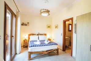 Elite Studio Suite, 1 King Bed, Non Smoking, Garden View (1)