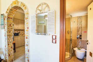 Elite Studio Suite (4) | Bathroom