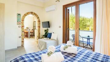 Elite Studio Suite, 1 King Bed, Non Smoking, Garden View (1) | Egyptian cotton sheets, premium bedding, pillowtop beds