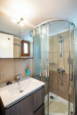 Elite Studio Suite (4) | Bathroom - Olive Studios (Karpathos)