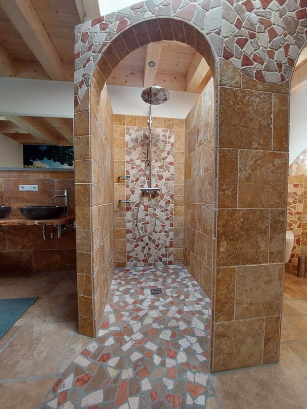 Bathtub, hair dryer, bidet, towels