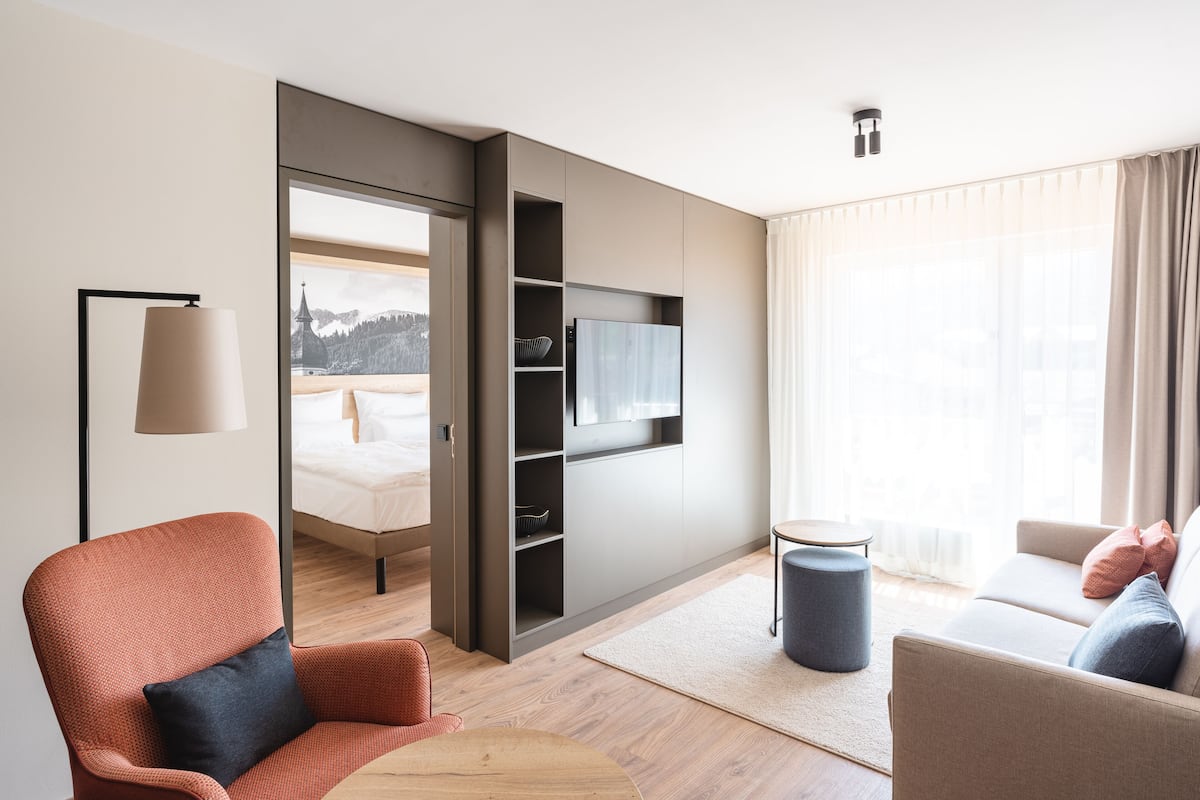 Suite junior, vista a la montaña | 1 habitación, wifi gratis y ropa de cama