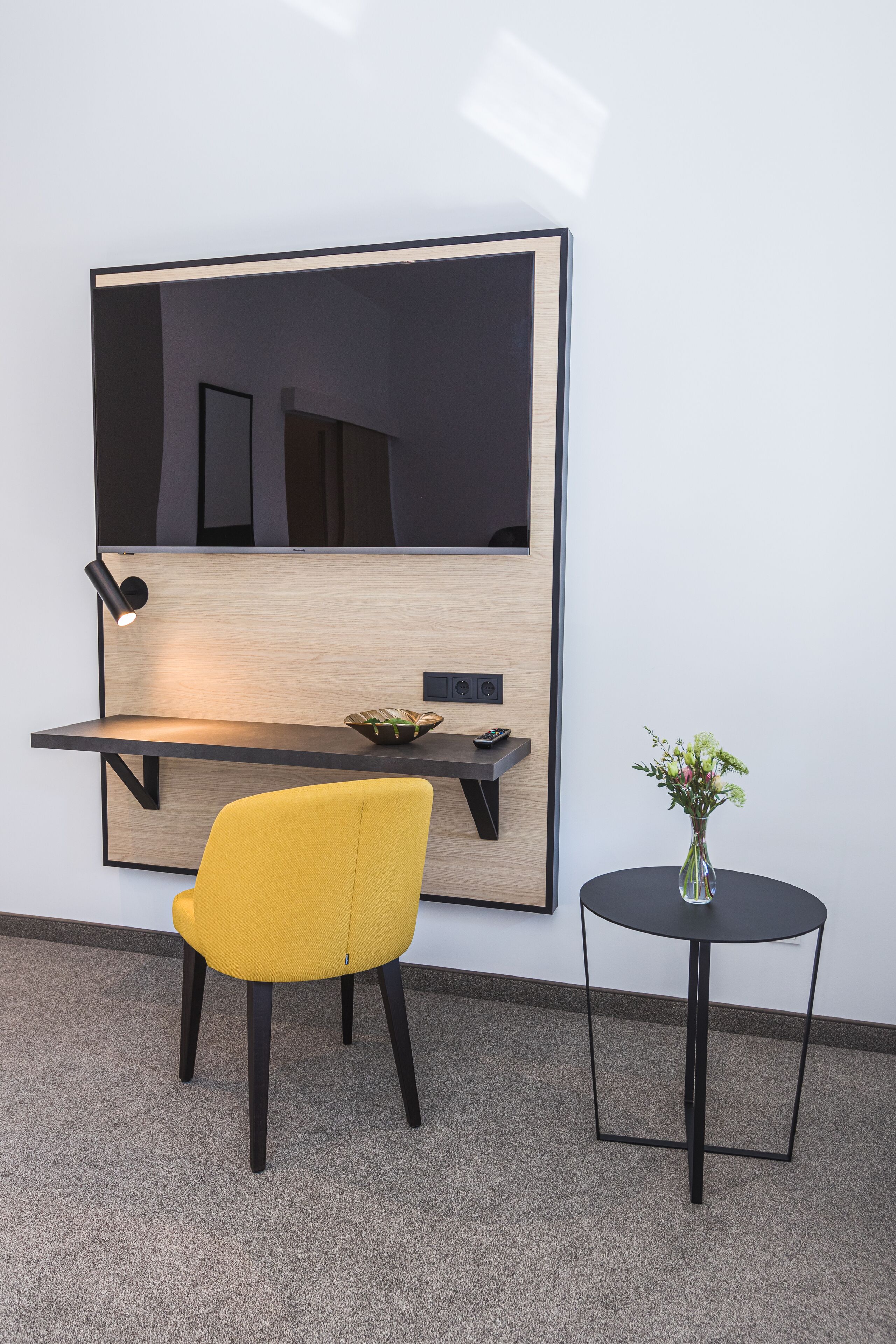 deluxe room, 1 queen bed with sofa bed, non smoking | television