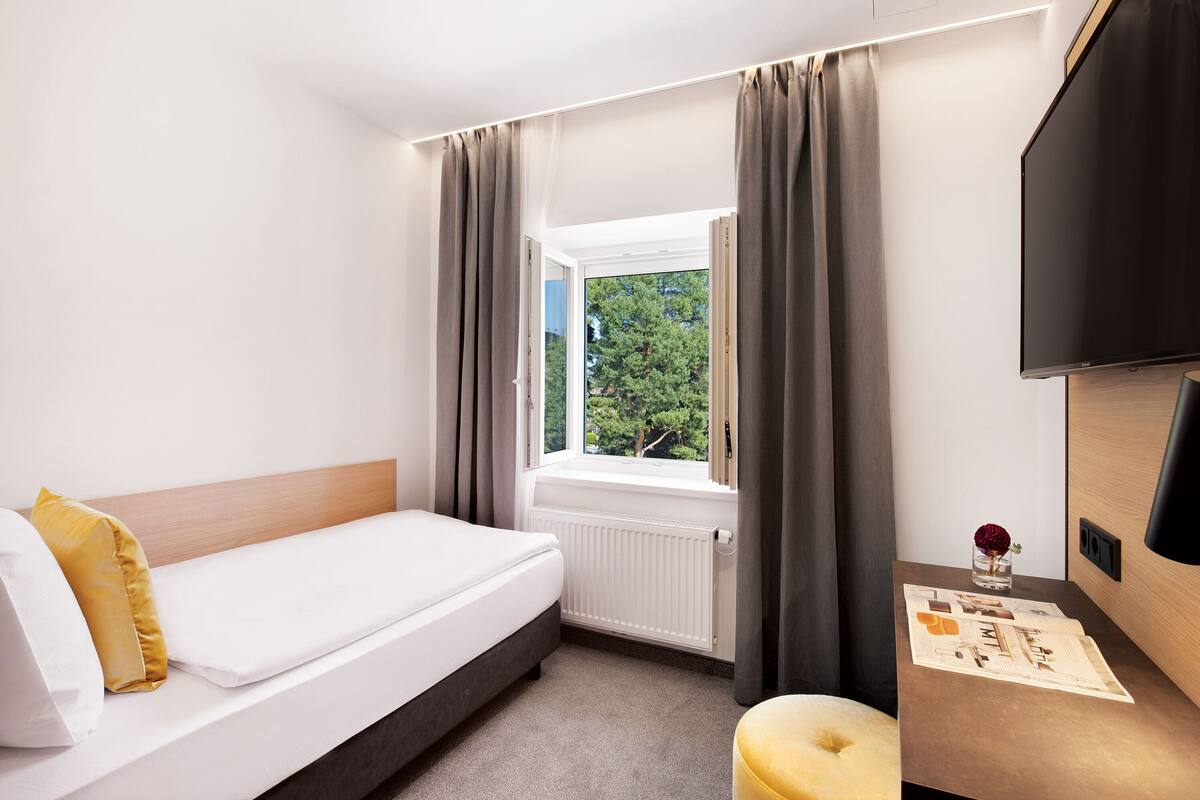 Comfort enkelrum - 1 enkelsäng | Skrivbord, arbetsyta för laptop, gratis wi-fi och sängkläder