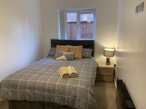 2 chambres, fer et planche à repasser, accès au Wi-Fi (inclus)