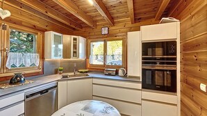 Kaffetrakter/tekoker, kjøleskap, mikrobølgeovn og ovn