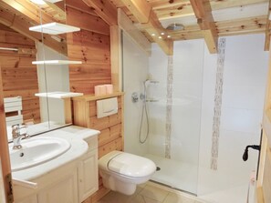 Bathroom - Spacious comfortable chalet in Demi-Quartier, sleeps 13 (Demi-Quartier)
