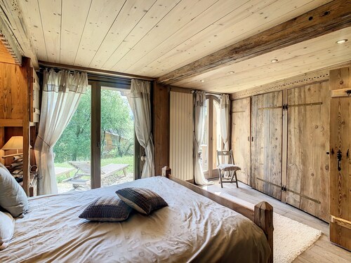 Chalet 6 pièces à Combloux avec cheminée et parking