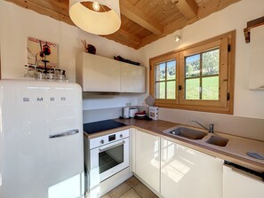 Fridge, microwave, oven, stovetop - Duplex half-chalet near gondola with WiFi (Combloux)
