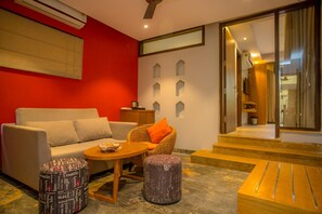 Superior-Zimmer | Wohnbereich | 40-Zoll-LCD-Fernseher mit Satellitenempfang, Fernseher