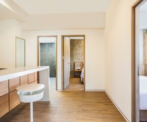 Two-Bedroom Express Suite | Desk, soundproofing, iron/ironing board, free WiFi - Swiss-Belexpress Cilegon (Cilegon)